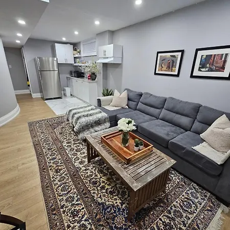 Basement Apartment In Luxury Beach House